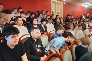 Máj v divadle